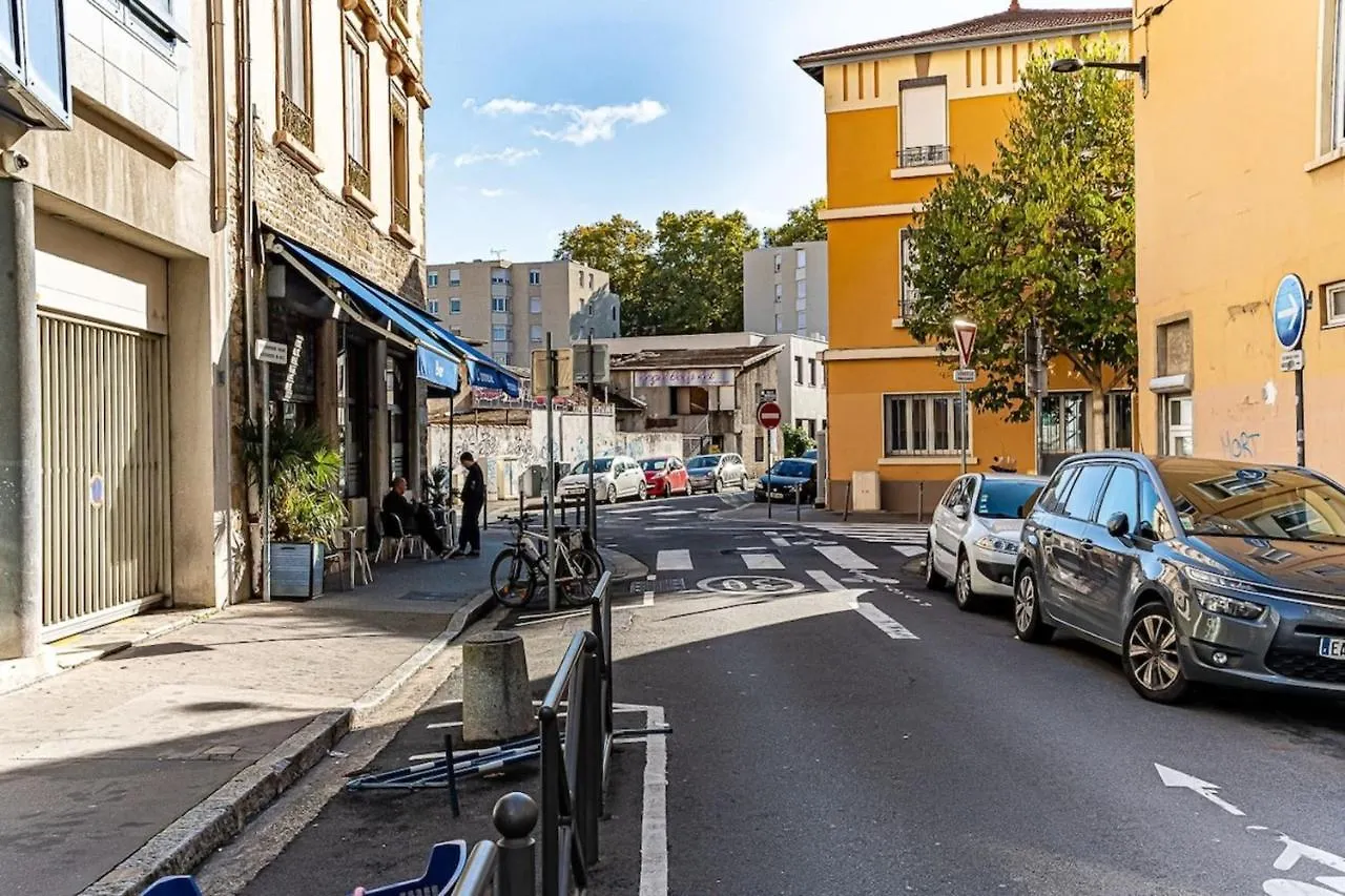 La Maison Charpennes-Appartement Magnolia 2 Pers Villeurbanne 0*,  France